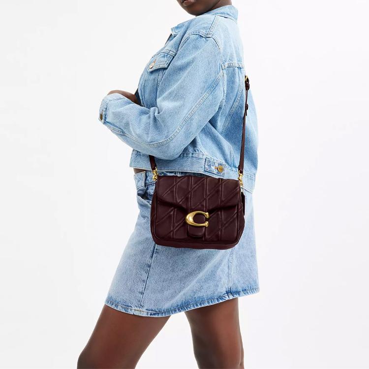 Coach Tabby 20 Metall-Logo-Schließe Napa-Leder Crossbody-Umhängetasche Kleine Damenhandtaschen Merlot CW629-B4MER