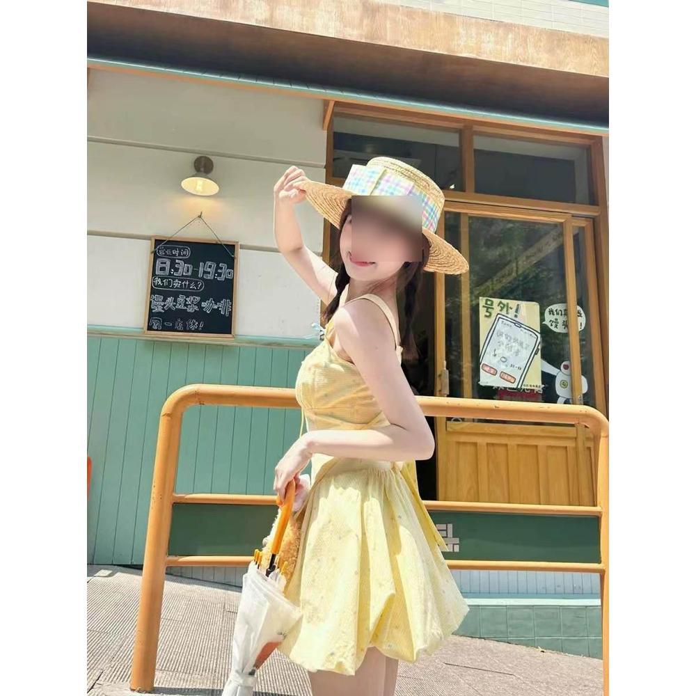 Süßes gelbes Trägerkleid Damen Sommer Schleife plissierter Knospenrock Tütürock schöner Rock