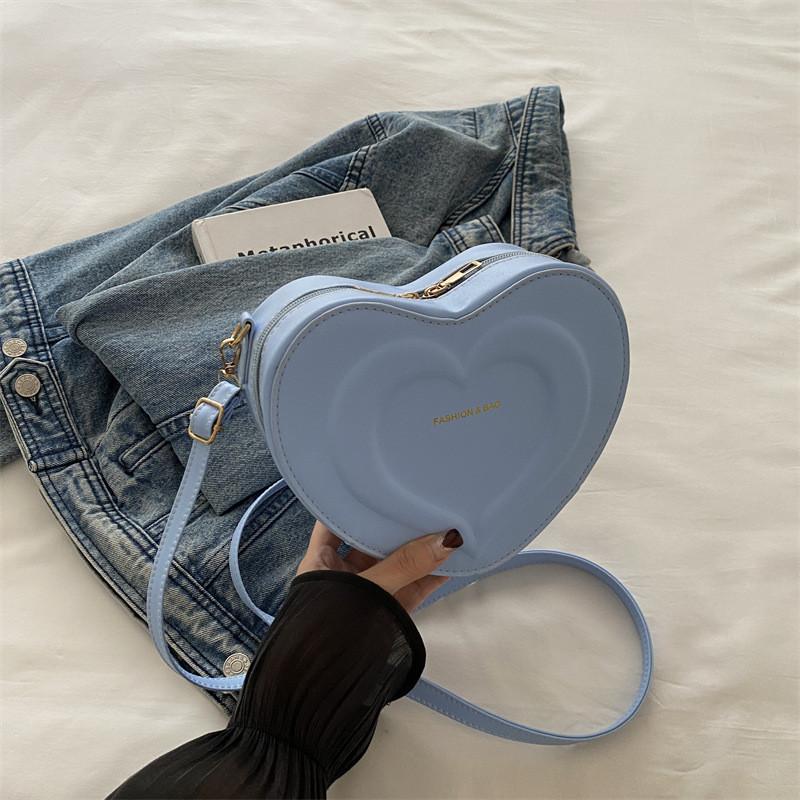 Fashionable 2024 Autumn Minimalist Colorblock Heart Shaped Shoulder Bag For Trendy Individuals