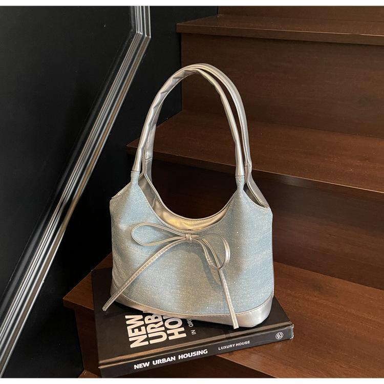 

Джинсовая сумка женская большой вместимости новая летняя универсальная на плечо подмышку повседневная студенческая сумка-тоут небесно-голубой