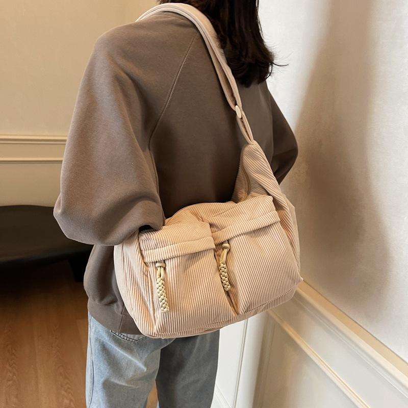 Large Capacity Shoulder Messenger Bag Women's Popular Winter New Casual Fashion Tote Bag Simple Commuter Korean Version Armpit Bag