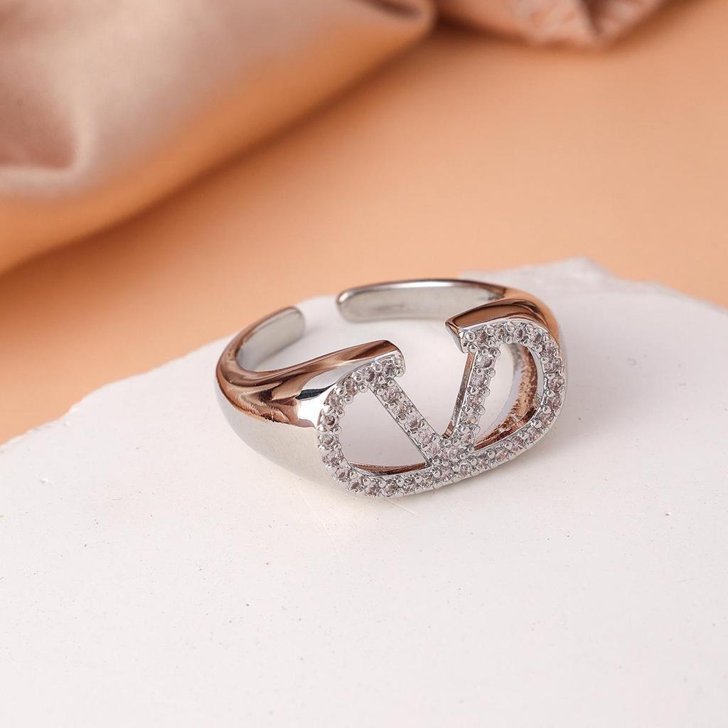 Women's Classic V-Shaped Diamond Ring: Adjustable, Simple, High-End, Micro-Paved Zirconia, Colorfast.