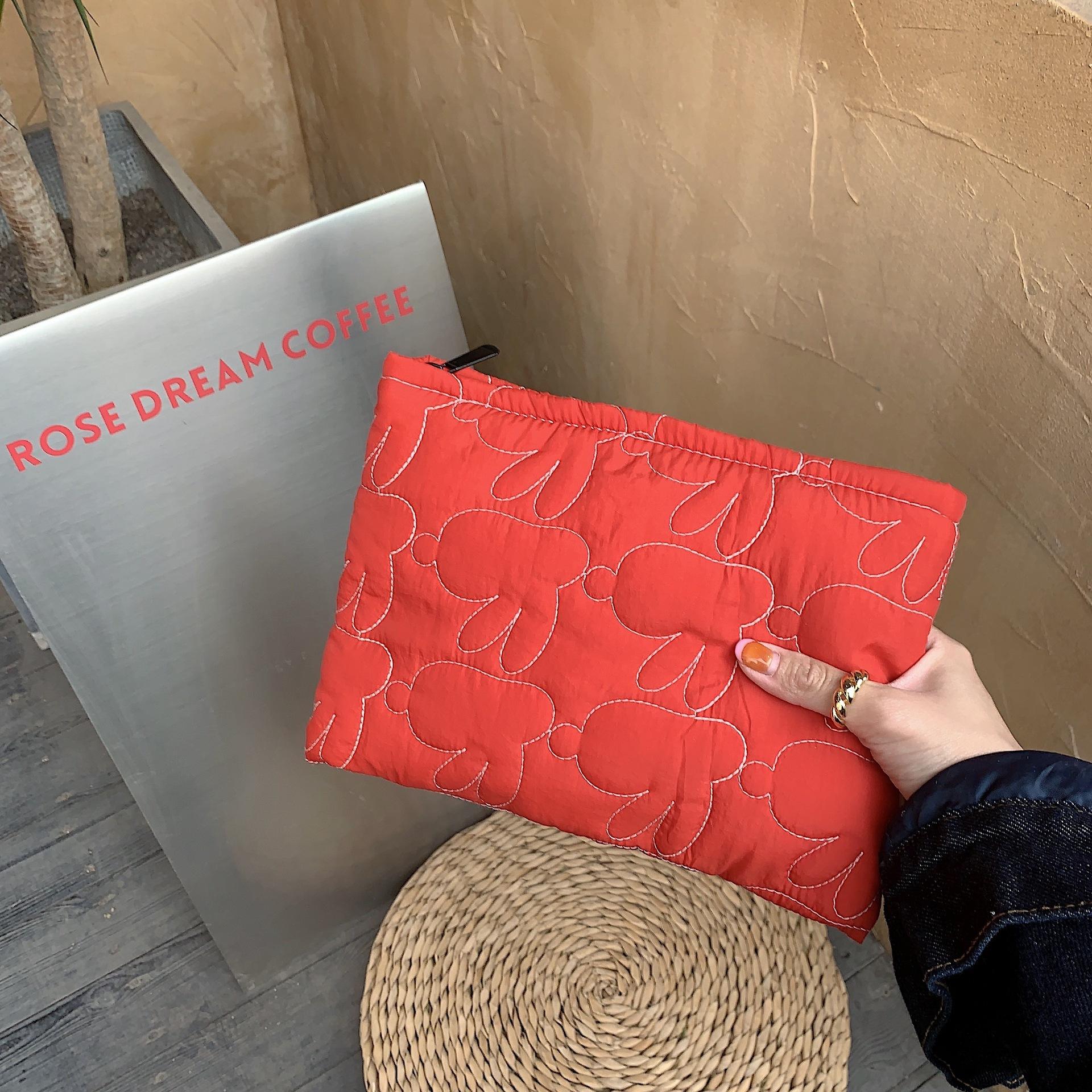 

Вышитая Легкая Стильная Косметичка с Застежкой-Молнией в Виде Кролика для Хранения Макияжа красный