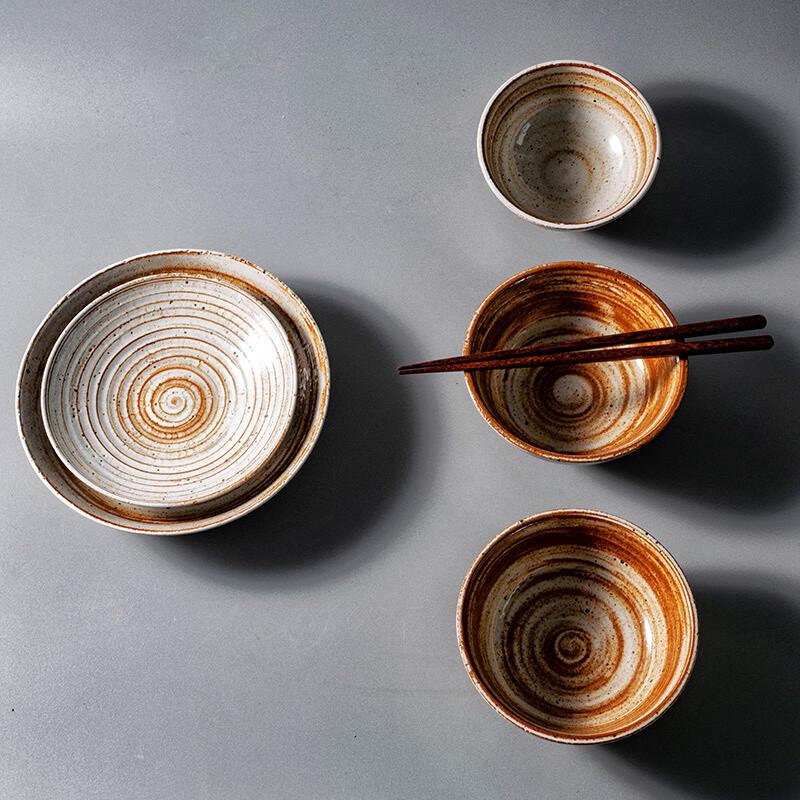 Rustikaler handbemalter Keramik-Dessertteller