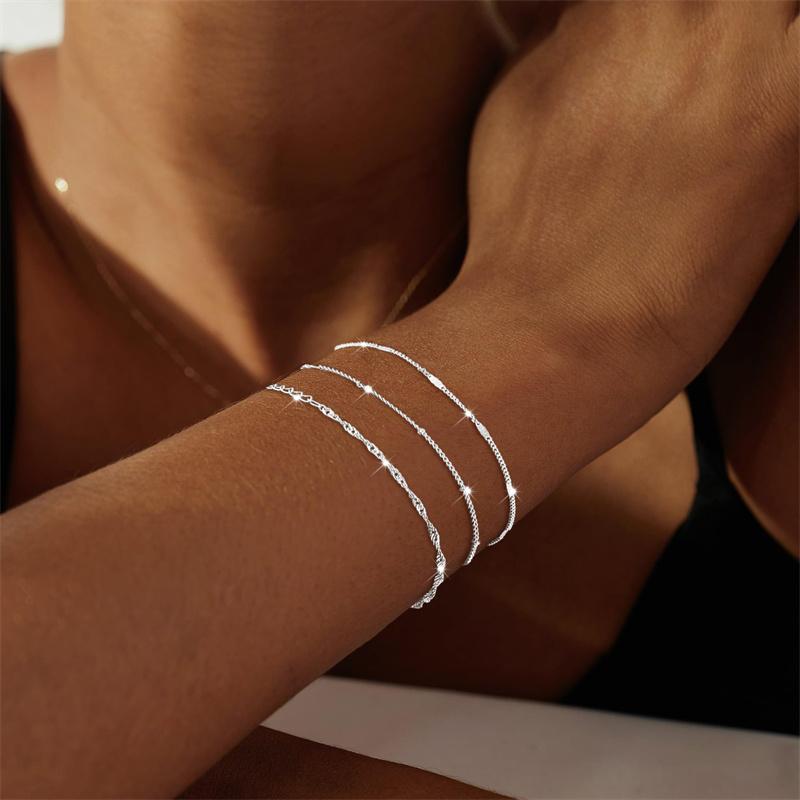 2Pcs Layered Snake Chain Bracelets for Women Dainty Gold Plated Heart Accessories Hand Chain Jewelry for Girlfriend Gift