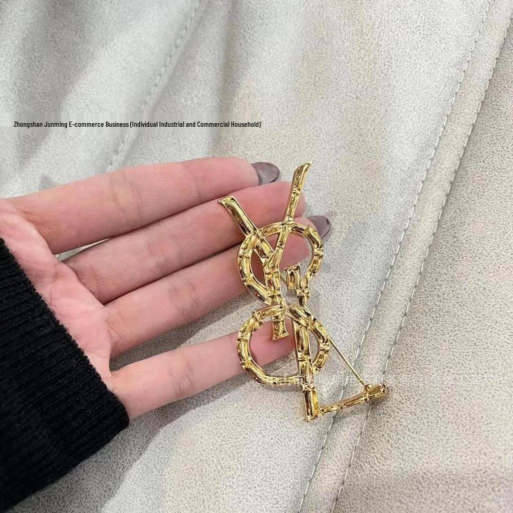 YS Retro Brož s bambusovým kloubem: Stylový dámský módní doplněk s originálním designem a ocelovou ražbou.