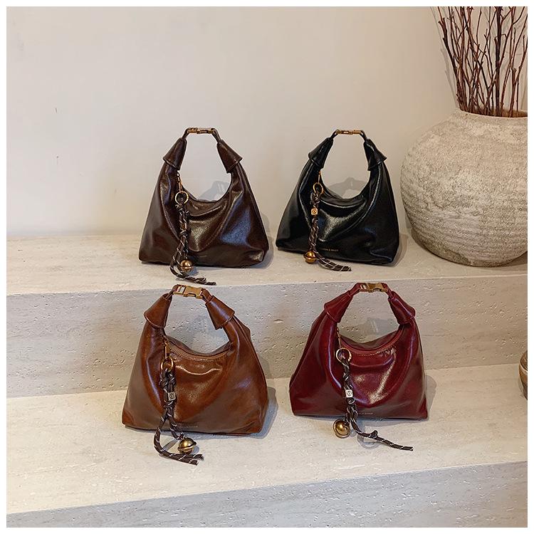 2025 Retro-Knödeltasche aus weichem Leder: Modische Umhängetasche für Damen im Herbststil.