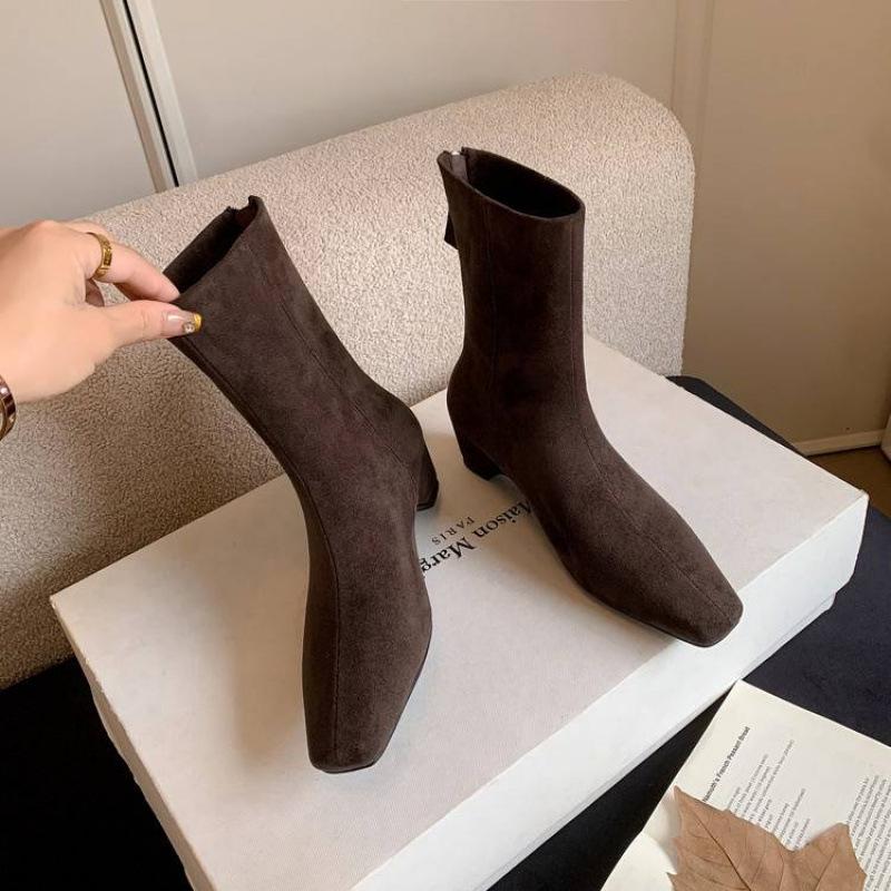 Autumn and Winter Women's Leather Boots Rear Zipper Large Size Fashion Boots Pointed Versatile Sheepskin Women's Boots New Leather Low Boots Women