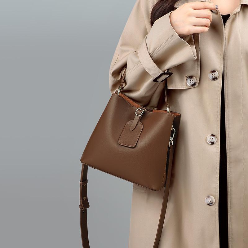 Bucket women's bags, leather shoulder handbags, simple and versatile commuter messenger bags
