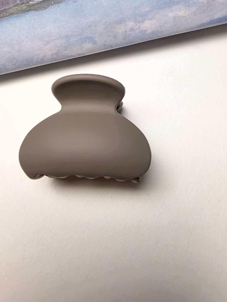 4cm Frosted Milk Coffee Hair Claw Clip for Women’s Updo – Small, Simple, Shark Design