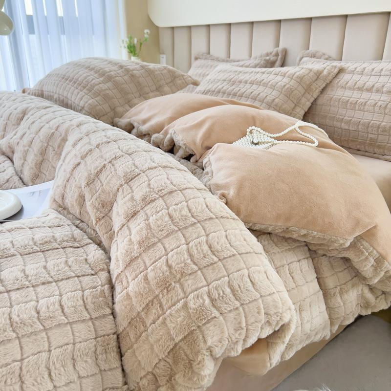 Rabbit Fleece Four-Piece Set, Thickened Milk Fleece Bed Sheet, Coral Fleece Quilt Cover, Three-Piece Flannel Bed Hat On The Bed