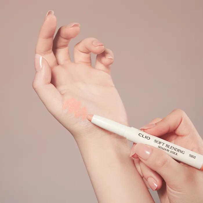 

[НОВИНКА/2 ШТ.] Clio Мягкий растушевочный стик-тени (7 цветов) M203 Mellow Woody