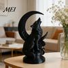 Lupo Solitario Luna Crescente Arte Scultura Ululante Stampata 3D con Base, Stile Nordico Opaco Ornamento per la Casa Finitura Nera Arte da Collezione, Statua Gotica