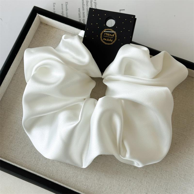 Elegant Retro Satin Scrunchie - Extra Large 18cm Diameter, Luxurious and Fashionable Hair Tie