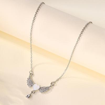 New Jewelry: Diamond-encrusted Acrylic Pendant Simple and Versatile Alloy Angel Wings Necklace for Women