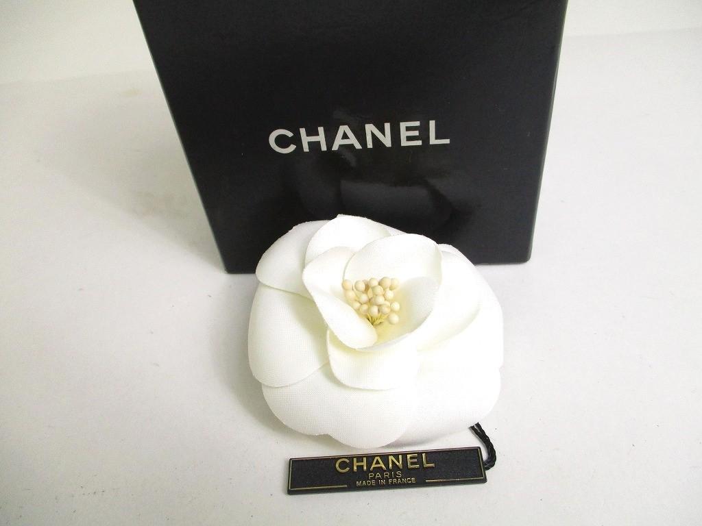 

Автентична брошка з корсажу CHANEL Camelia White Canvas #a432 Refurbished
