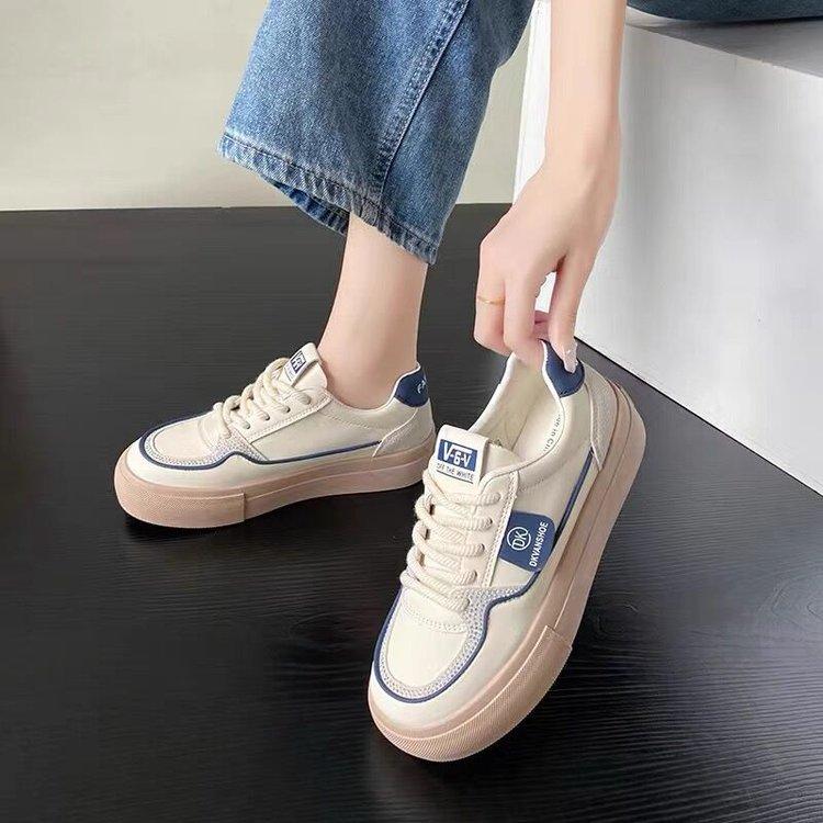 Printemps, été, automne et hiver nouvelles chaussures pour femmes chaussures de planche pour femmes chaussures d'étudiant chaussures blanches femmes coupe basse tête ronde ceinture chic