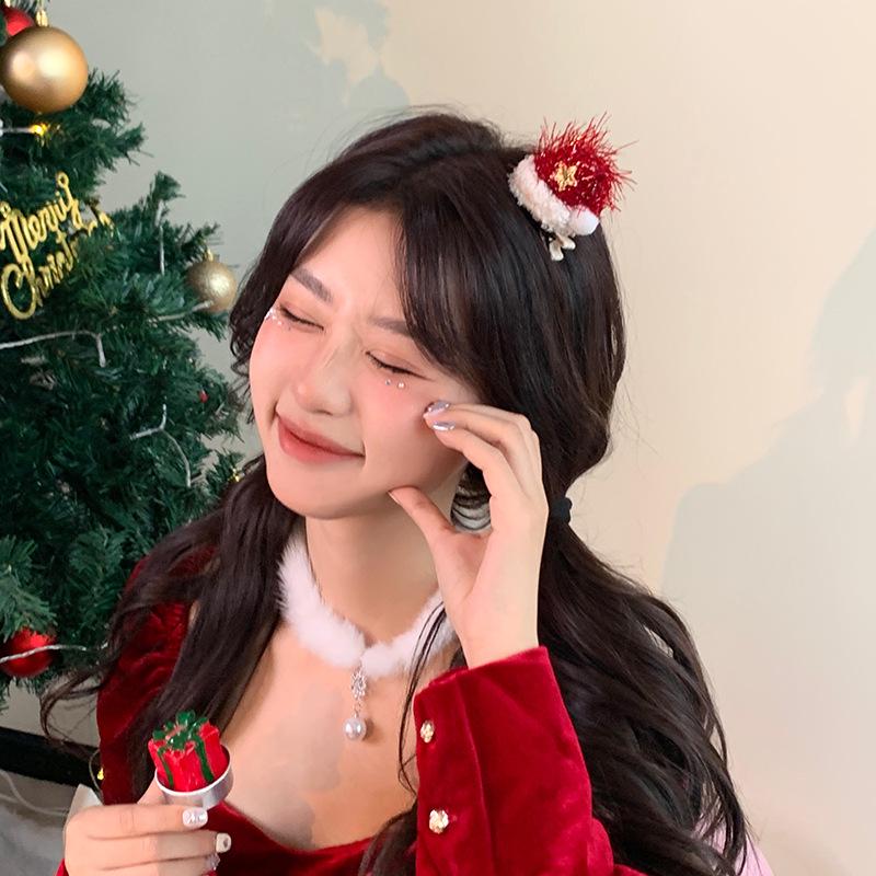 

3D Plush Snowflake Christmas Hat Hair Clip - Cute Side Bangs Duckbill Clip for Women One Size