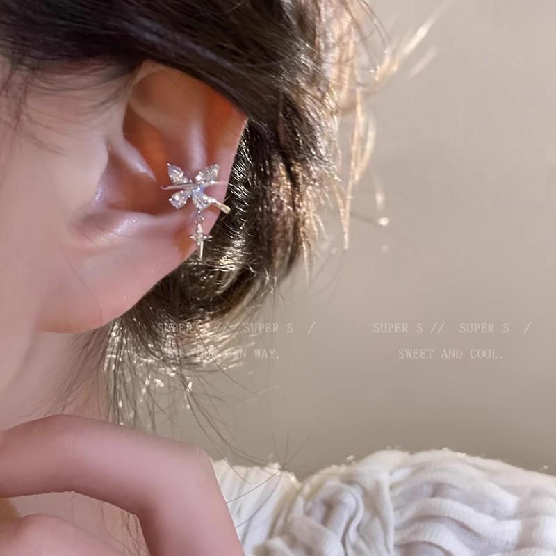 Luxury and Sophisticated Butterfly-shaped Star-shaped Women's Summer Earrings with Unique and Individualistic Style