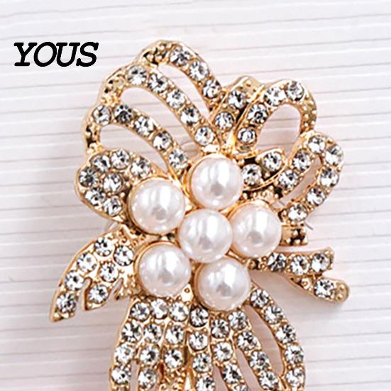 Elegant Lapel Pin Faux Pearl Rhinestone Flower Brooch, Electroplating Alloy for Fashion Brooch Accessory Women, Sweater Cardigan Coat Business