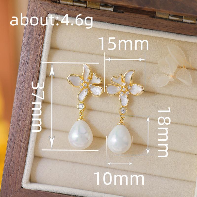 Explosive light luxury earrings, fashionable and elegant imitation pearl jewelry, design dripping oil flower earrings