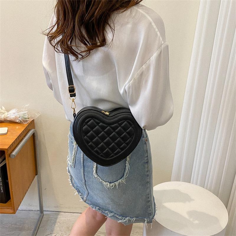 Rhombus Embroidery Thread Small Bag Women's Summer New Popular Fashion Chain Messenger Bag Simple Casual Heart Bag