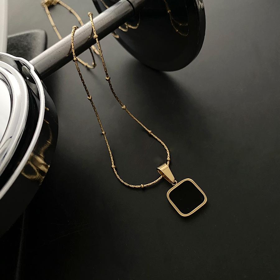Yu Xi Titanstahl Schwarz & Weiß Quadratischer Anhänger Halskette - Minimalistische Luxus Schlüsselbeinkette