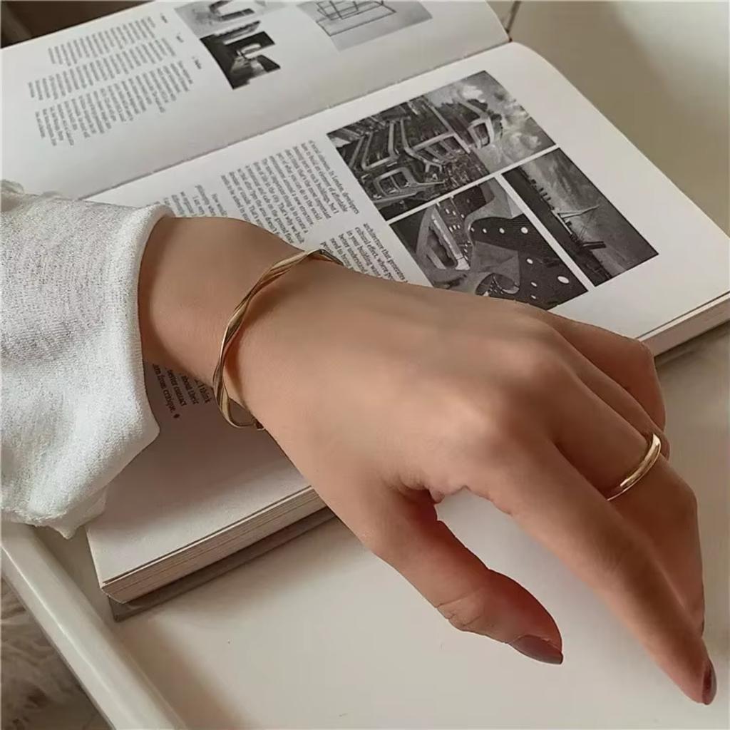 New Fashion Trend Unique Design Elegant Exquisite Twist Simple Bracelet Women Jewelry Wedding Party Premium Gift