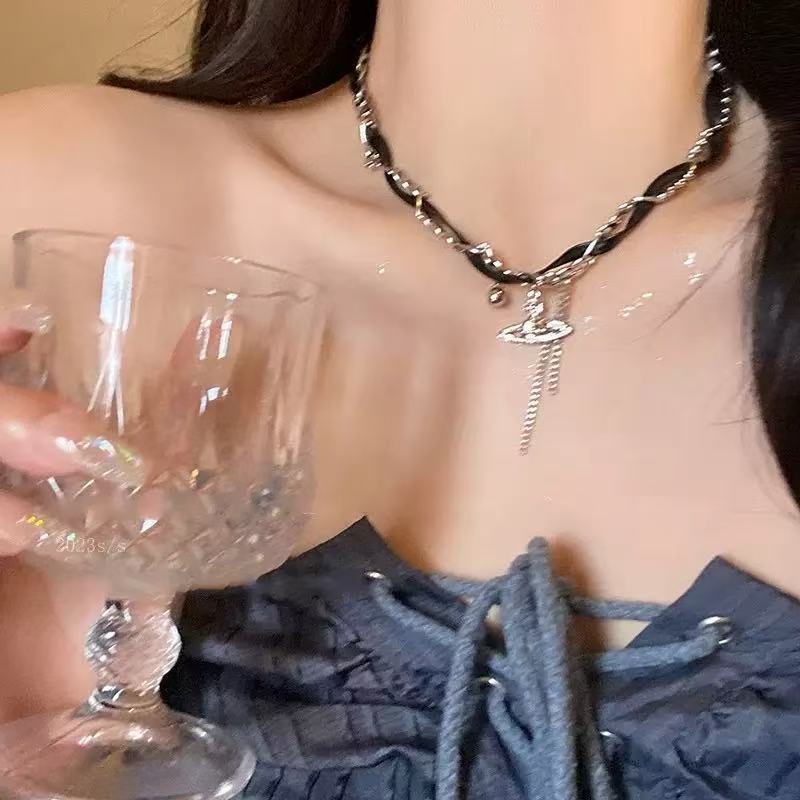 Sweet and cool dark series~ Double-layer black diamond cross necklace, women's fashion high-end design sense collarbone chain accessories