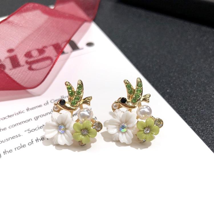 Niche Design Exquisite Celebrity Crystal Stud Earrings, Feminine Minimalist Temperament Rose High-end Versatile Earrings