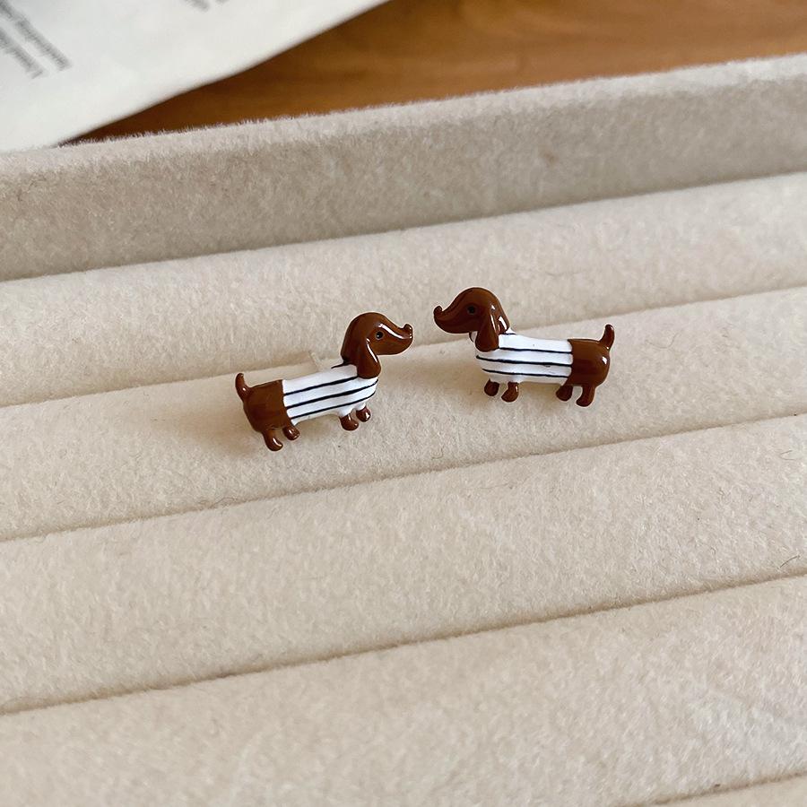 Dripping oil cartoon dachshund dog stud earrings creative niche personality trend versatile earrings light luxury earrings