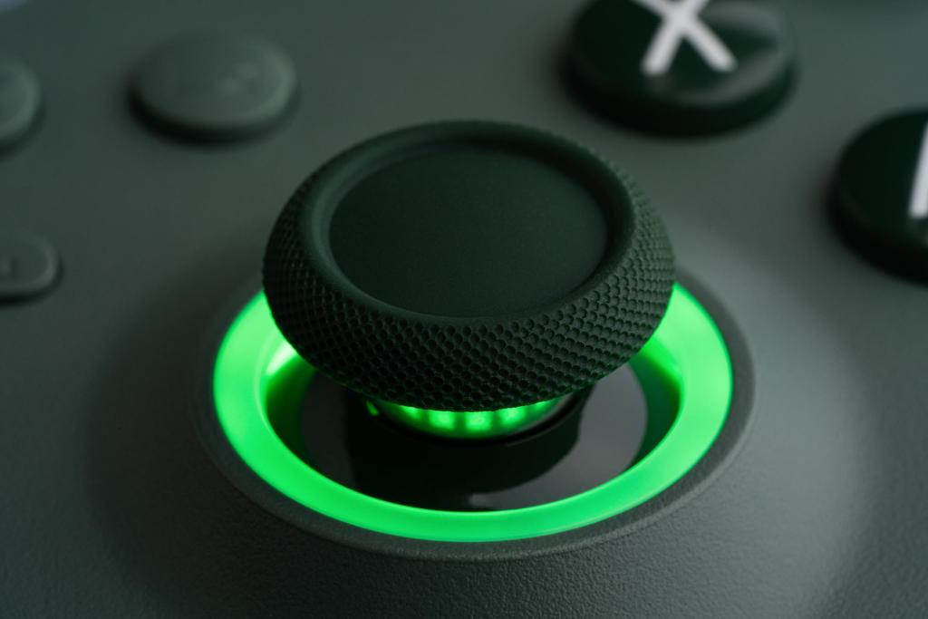8BitDo Ultimate C Xbox Wired Controller with RGB Lighting and Hall Effect Compatible with Xbox Series X Xbox and Windows Officially Licensed Joystick,