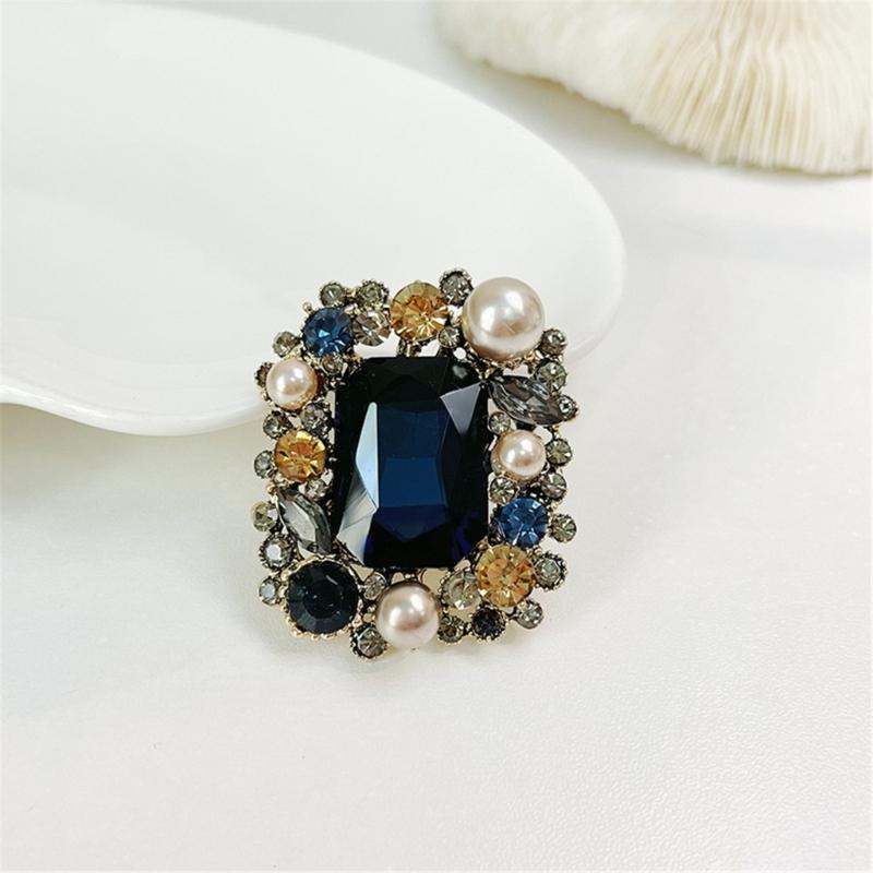 Elegant Clothing Fastener Fashion Accessory Clothing Jewelry Vintage Brooch Crystal Lapel Pin Gift for Woman Girls