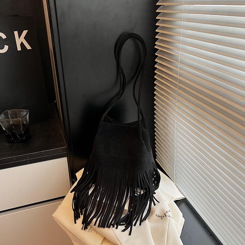 

Осенне-зимняя ретро матовая сумка женская повседневная универсальная сумка-мессенджер богемная сумка с бахромой чёрный