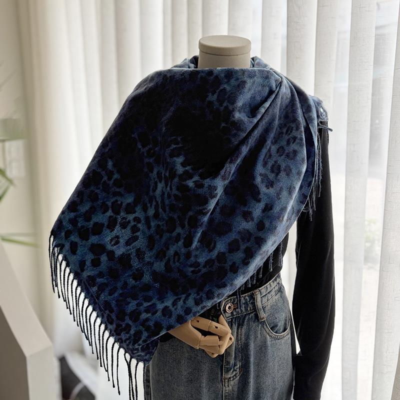 Leopard print scarf women's autumn and winter classic thickened imitation cashmere printed fringed shawl European and American versatile warm scarf