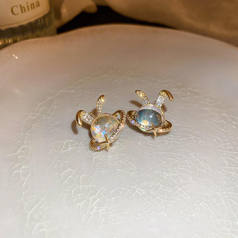 Silver Needle Pearl Heart Earrings - 2025 Korean Trend, Minimalist Flower Dangle Studs for Women's Elegant Style