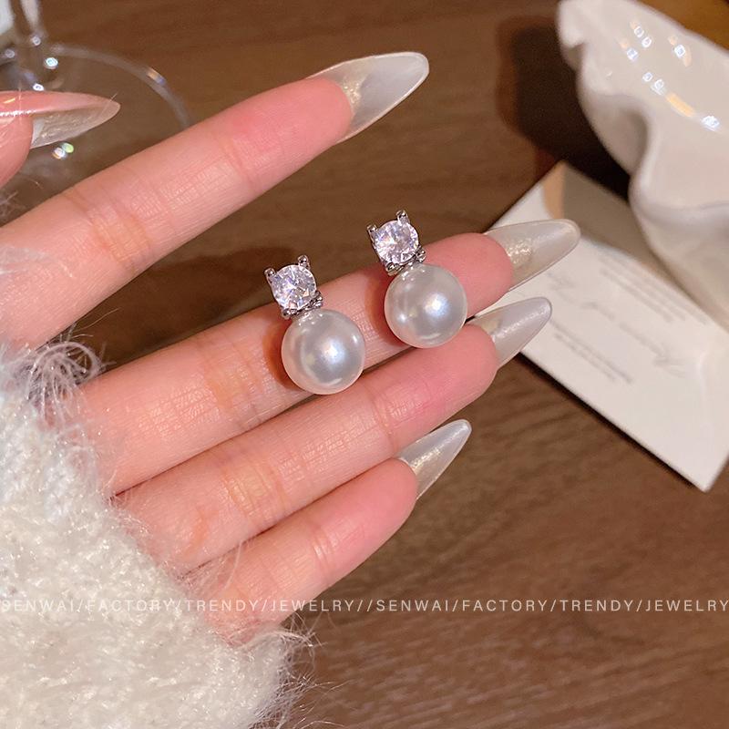 French retro exquisite zircon stud earrings women's light luxury niche high-end earrings versatile temperament pearl pendant earrings