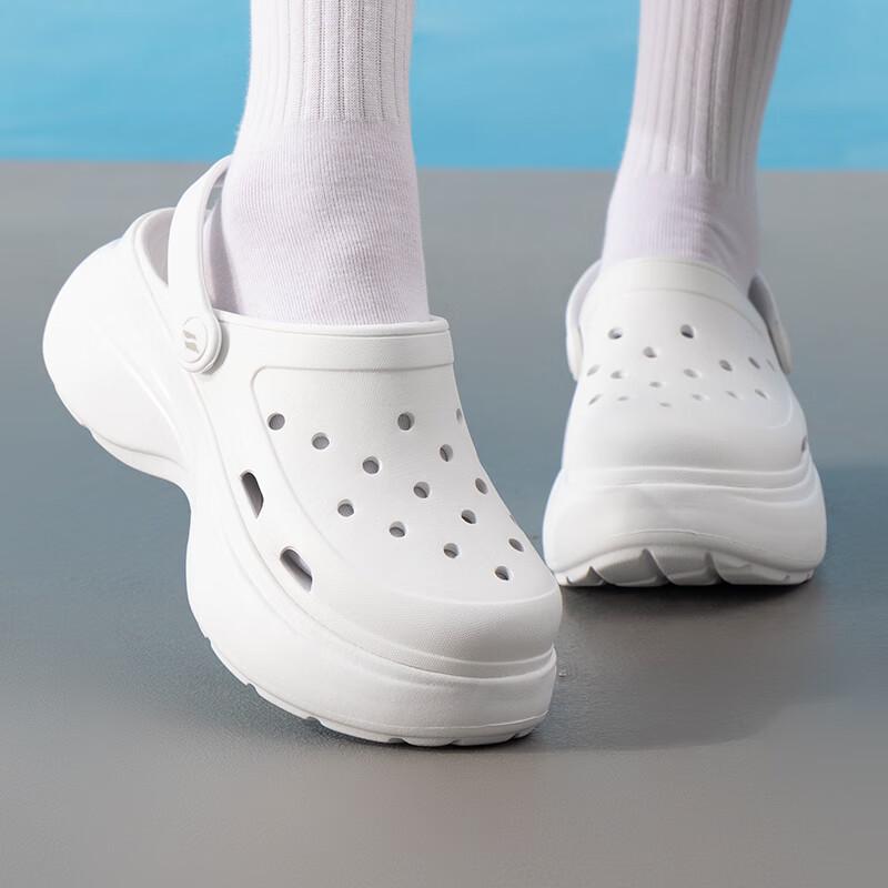 Skechers Women s Perforated Slip-On Sandals 7 6930₽