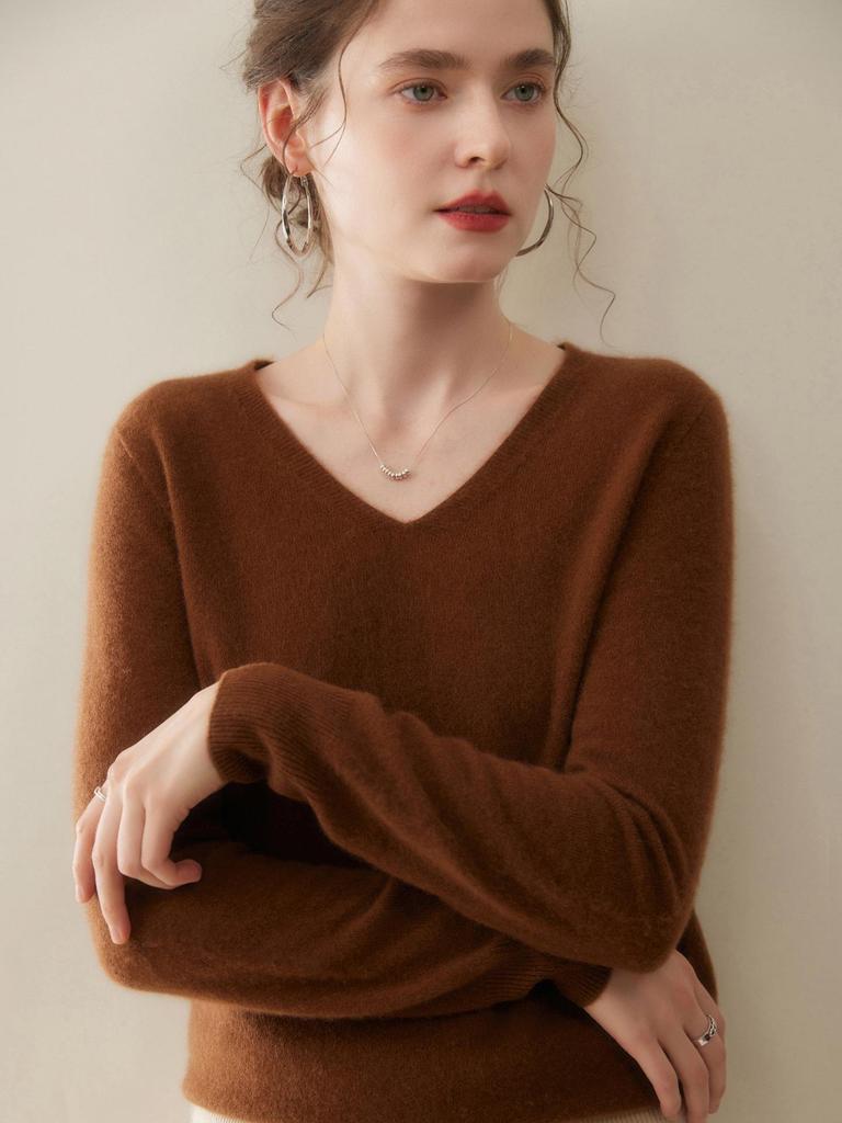 2025 Autumn/Winter Women's V-Neck Seamless Cashmere Sweater: Versatile Knitted One-Piece Pullover Base Layer
