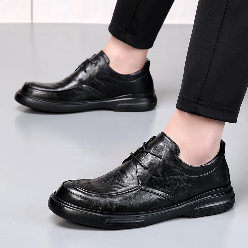Mode Weiches Leder Rutschfest Atmungsaktiv Schuhe Mann Mode Lässig Neu Designer Herren Anzugschuhe Einfarbig Schwarz Plateau-Schuh Herren