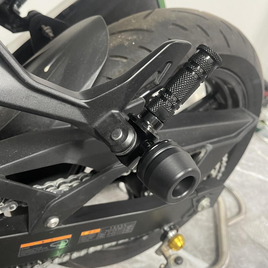 Motorcycle Tandem Step Slider For Kawasaki ZX-25R/SE ZX-4R/SE ZX-4RR Ninja 250 Ninja 400 Z250 Z400 All Year Aluminum (Black)