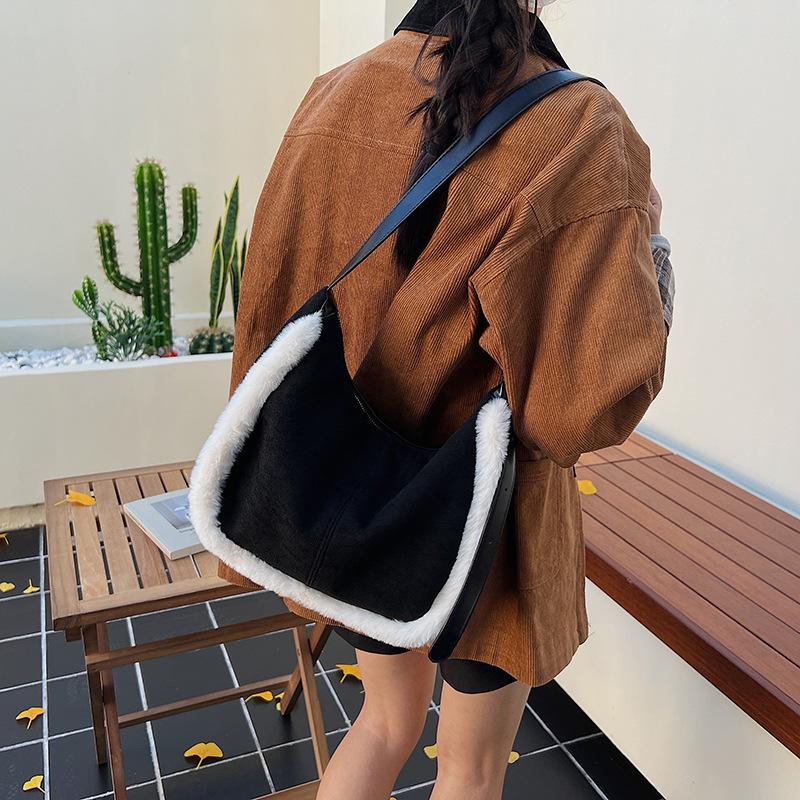 Plush retro small bag women's autumn and winter versatile 2025 new fashion shoulder messenger bag this year popular bucket bag