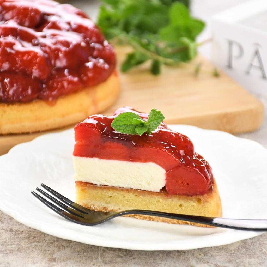 Magical Confectionery Shop Sorcier Birthday Cake - Strawberry Compote Tart Cake (Custard Cream Style) Size 5 (16cm Diameter) Serves 4-5 People 580g [B