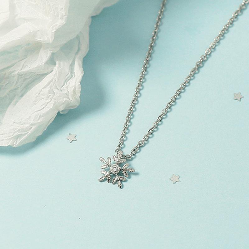 Women's Christmas Snowflake Diamond Clavicle Choker - Romantic Korean-Style Flower Necklace Gift