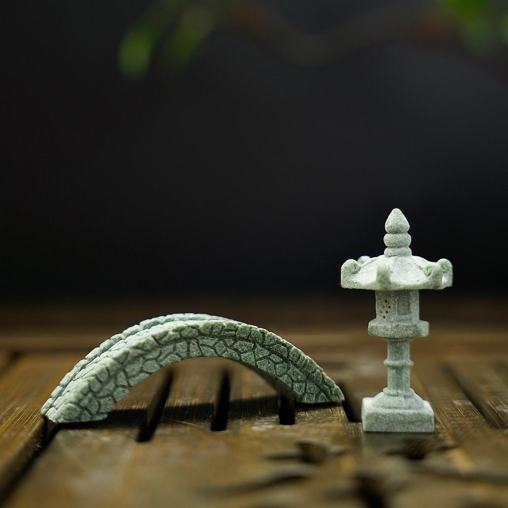 Pebble Bridge Small Boat Ornament: Miniature Water Bonsai Rockery Decoration for Floral Landscapes.