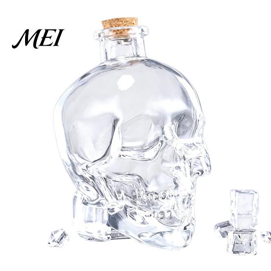 Skull Shaped Wine Bottle Whiskey Decanter, 3D Glass Liquor with Stopper, Novelty Decorative Dispenser for Home Bar, Unique Gothic Gift Men Collectible