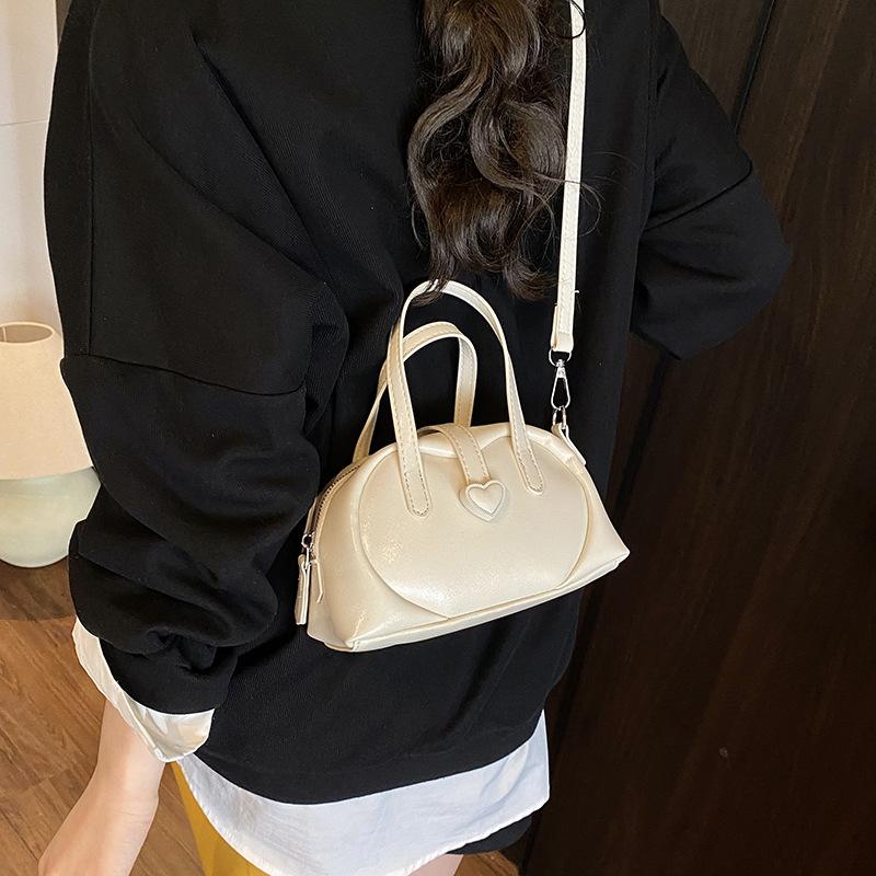 Nischentasche Damen 2025 neue Sommer beliebte vielseitige Umhängetasche Mode Handtasche Kissen-Tasche