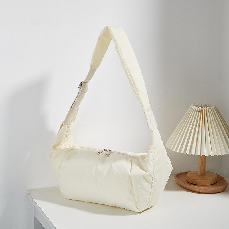 

New women s bags versatile large-capacity messenger dumpling bags casual simple shoulder bags trendy women s pillow bags