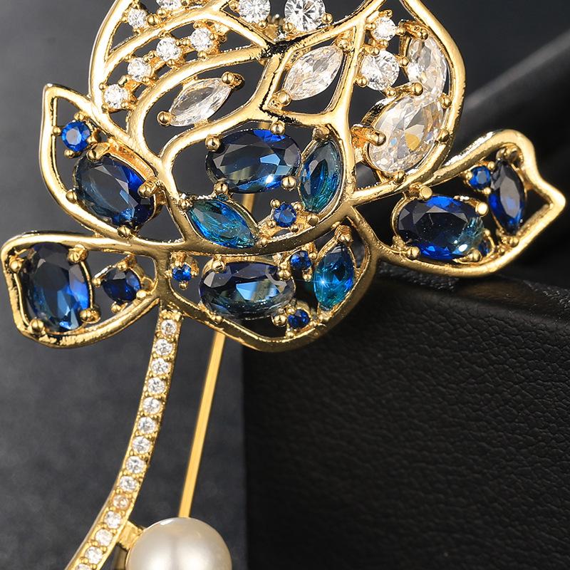 Elegant Zirconia Lotus Brooch: Sophisticated Suit Accessory
