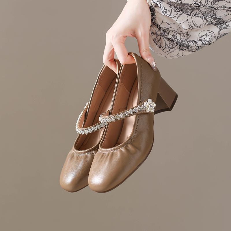 Modische Damenschuhe im exquisiten französischen Stil mit klobigem Absatz - Herbstliche Sandalen mit quadratischer Zehenpartie, kleinem Charme, modisch, Business-Casual